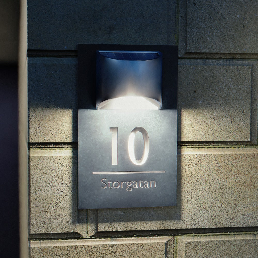 Henkilökohtainen aurinkokennolla toimiva talokyltti